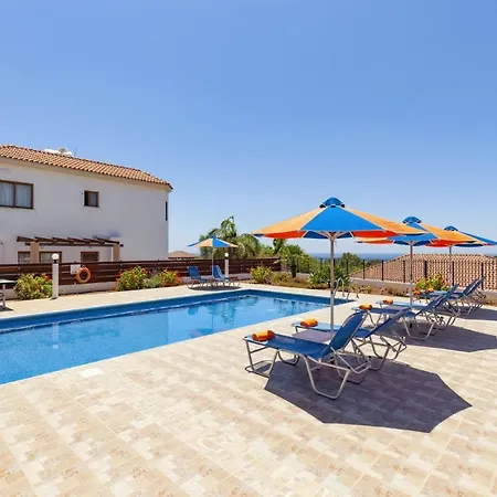 Antonia By * פאהיה